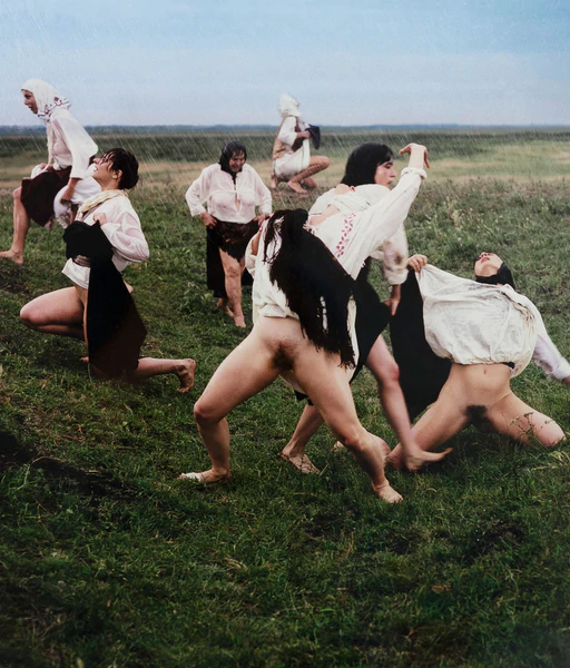 CuneytYuksel's tweet photo. Marina Abramović, Balkan Erotic Epic (2006) vs. Cono Aşireti (2016) https://t.co/YDX6RYypVA