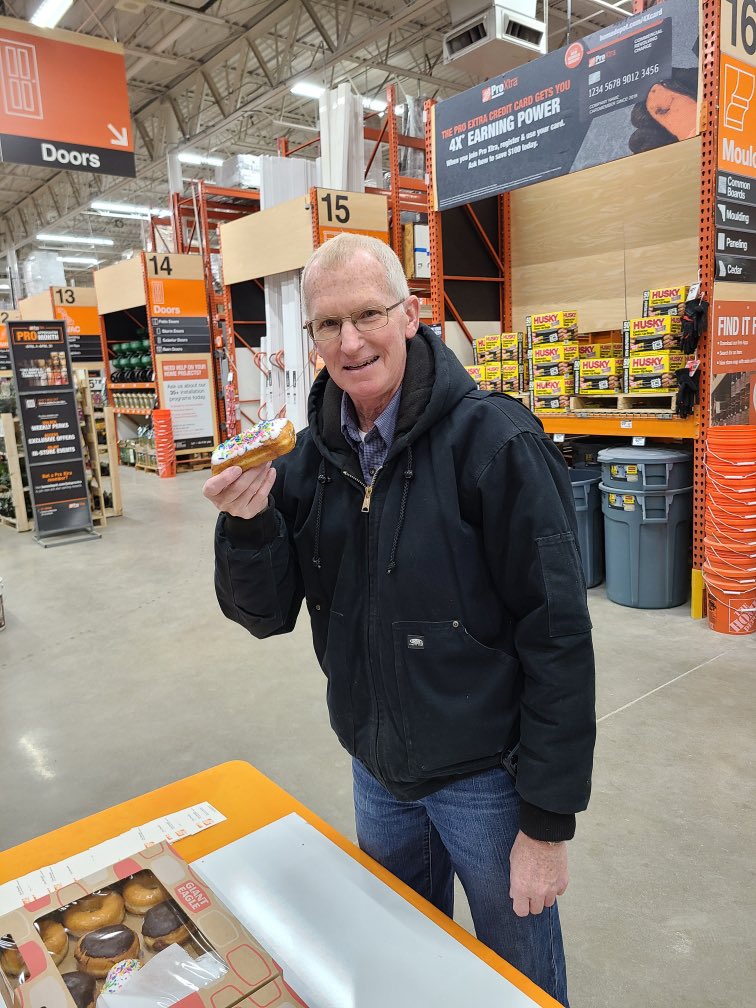 Kicking off Pro Appreciation MONTH with “Donuts with Dave” to make sure our pros know our pro sup! Besides, everyone needs a little sugar on Monday morning! 🍩🍩🍩 #ProXtraWork #4WeeksofRewards #proxtra #proappreciation
