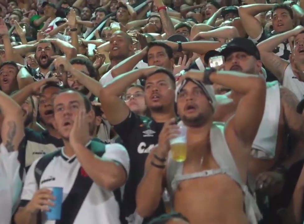 "só acredito porque tem imagens"

thread de coisas do Vasco da Gama que não acredito que aconteceram mesmo