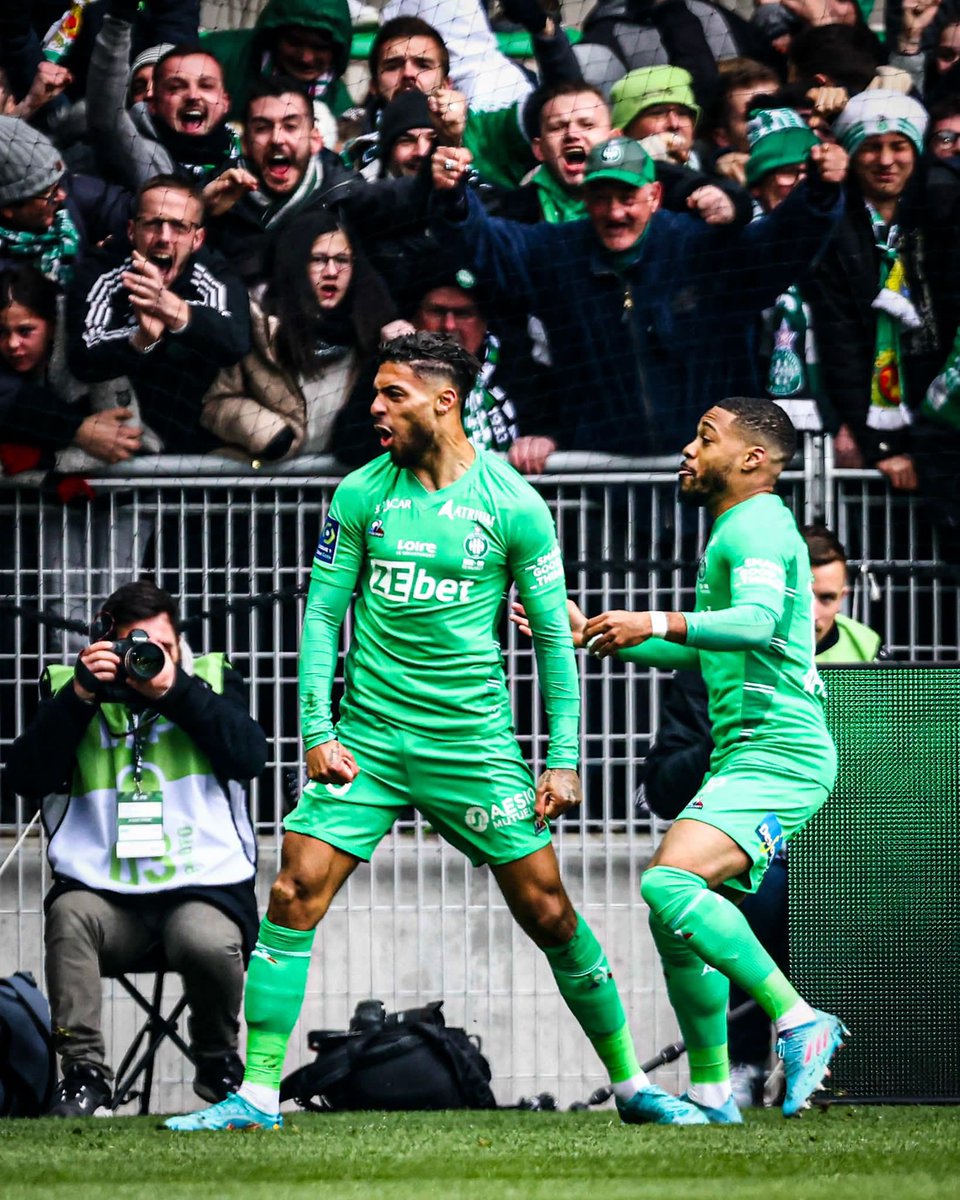 BouangaDenis's tweet photo. La rage de vaincre doit nous animer ! Tous ensemble nous allons y arriver 💚🦾 @ASSEofficiel 
Un immense merci Peuple Vert pour la force que vous nous donnez 🙌🏾
#DB20 #ASSE https://t.co/JVKN0wjMZ2