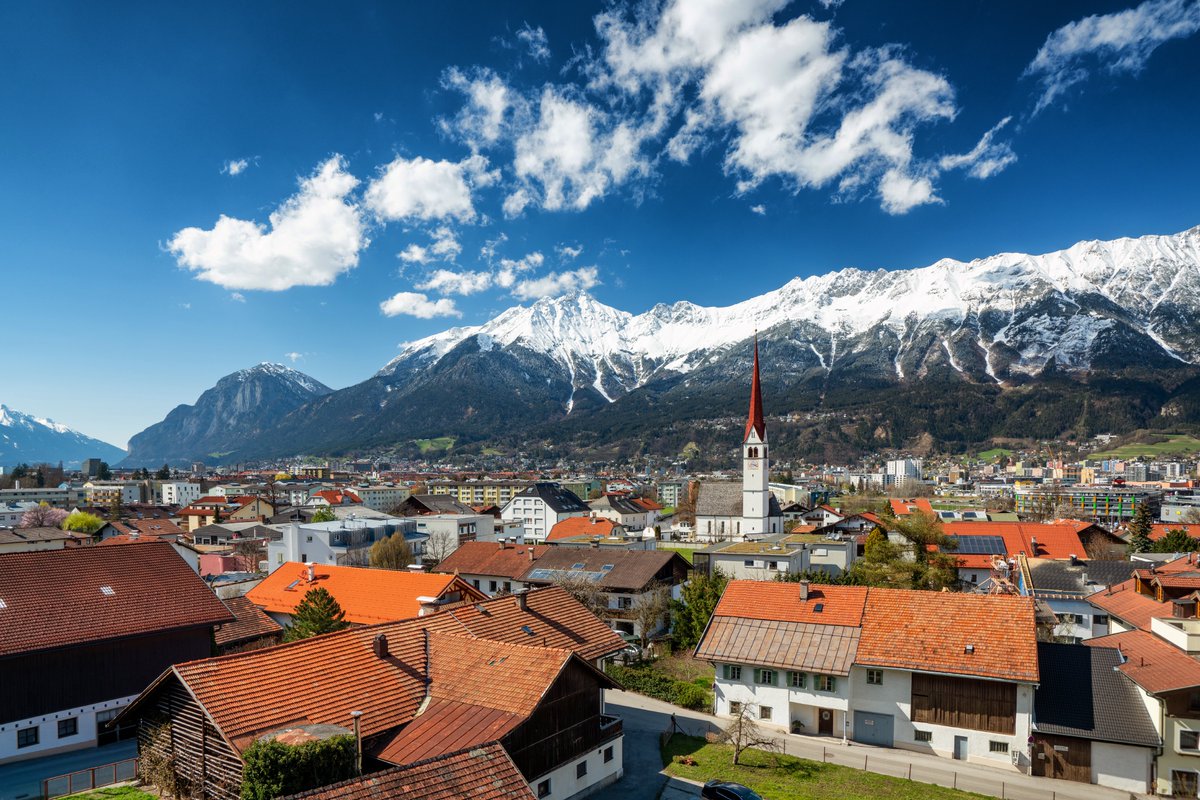 InnsbruckTVB's tweet image. The best thing about April showers is they often come as 🌨️ not 🌧️ 😁

The views are extra special when the mountains are freshly dusted in white but the valleys are green - esp. when the sun comes back to enjoy the panoramas properly 😎👌

📷: Danijel Jovanovic #myInnsbruck