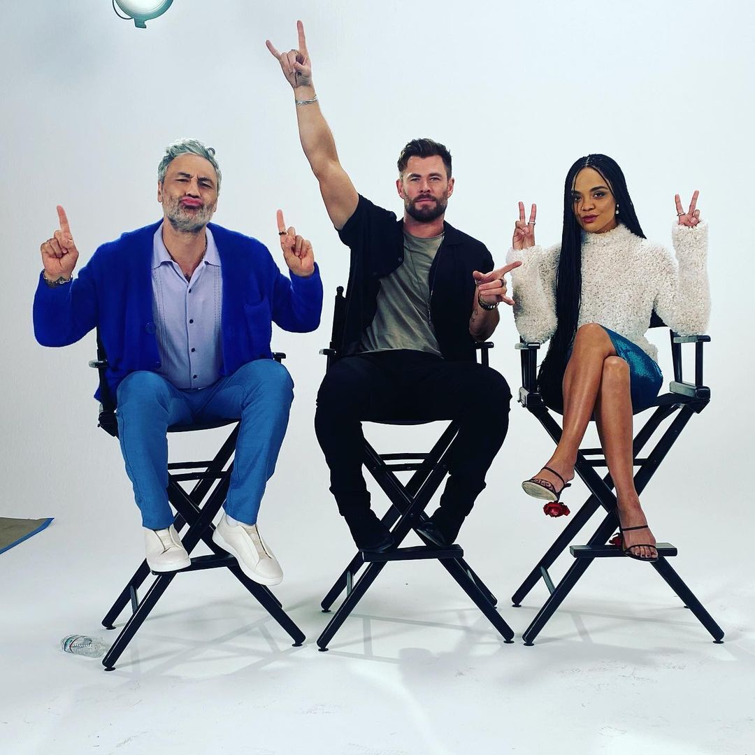 MCU_Direct's tweet image. Chris Hemsworth has confirmed that #ThorLoveAndThunder's press tour has officially begun: "Get ready folks this films gonna be wild!!" Full quote: thedirect.com/article/thor-4…