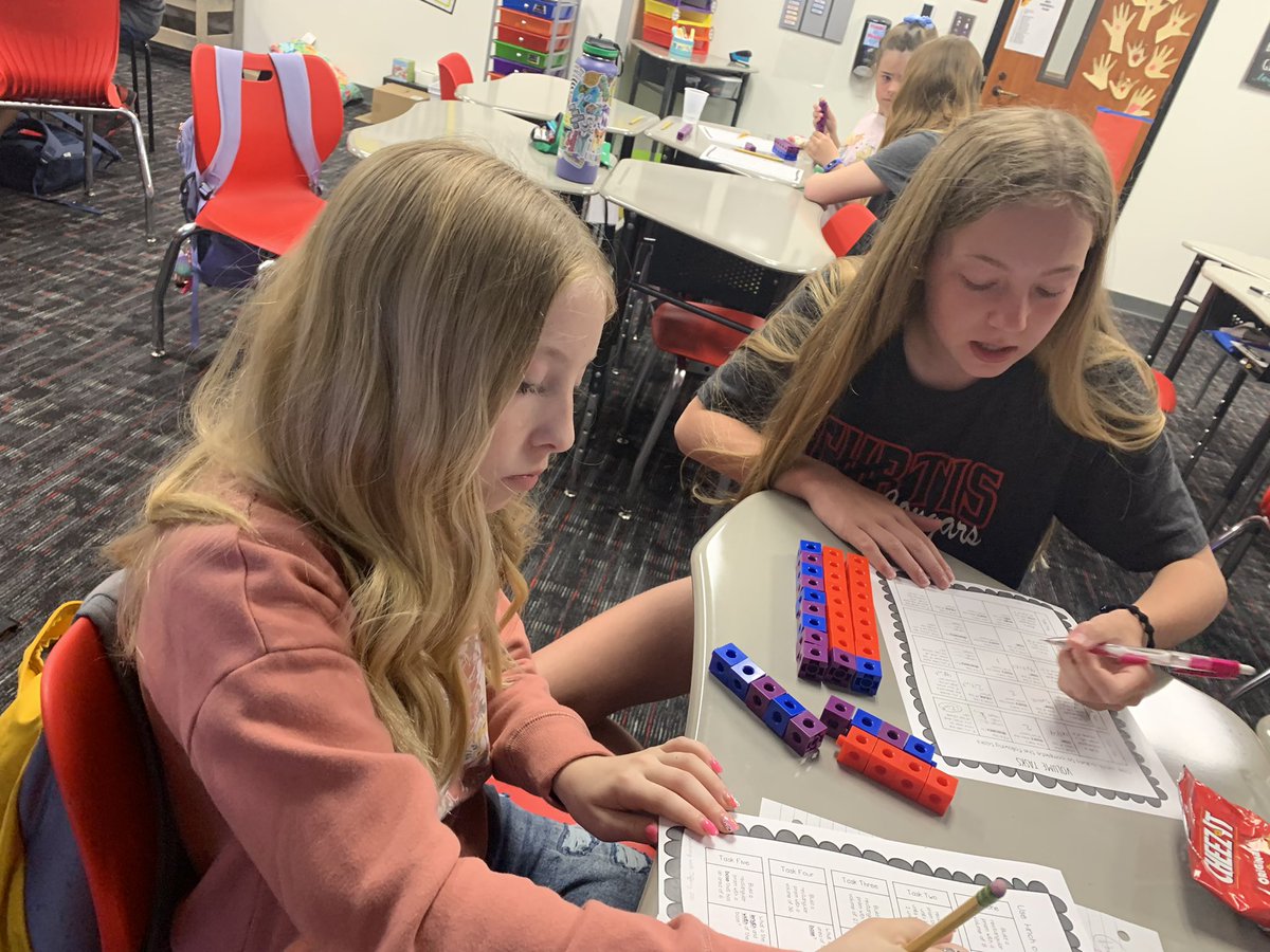 Icenhower4VAISD's tweet photo. We are using cubes to help us explore the concept of volume! #wedomath #ThePrestonPride #PESyear5 https://t.co/LCNTww1y8W