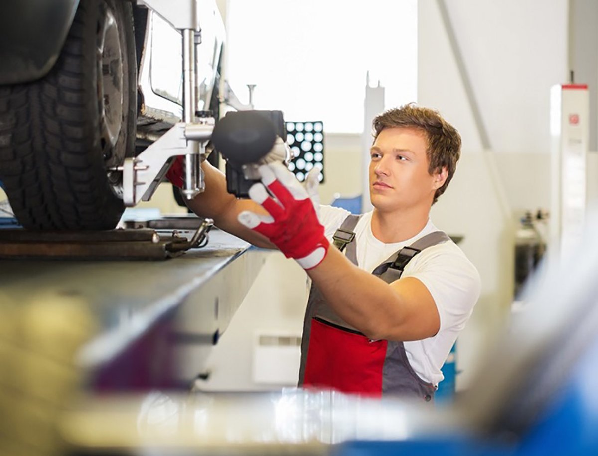 Shavercjdr's tweet photo. Start your week off right by getting your vehicle serviced by our talented technicians! They'll have it springtime ready in a blink.

Schedule an appointment here: https://t.co/12l3hajeN4 https://t.co/CsKbWPigx9