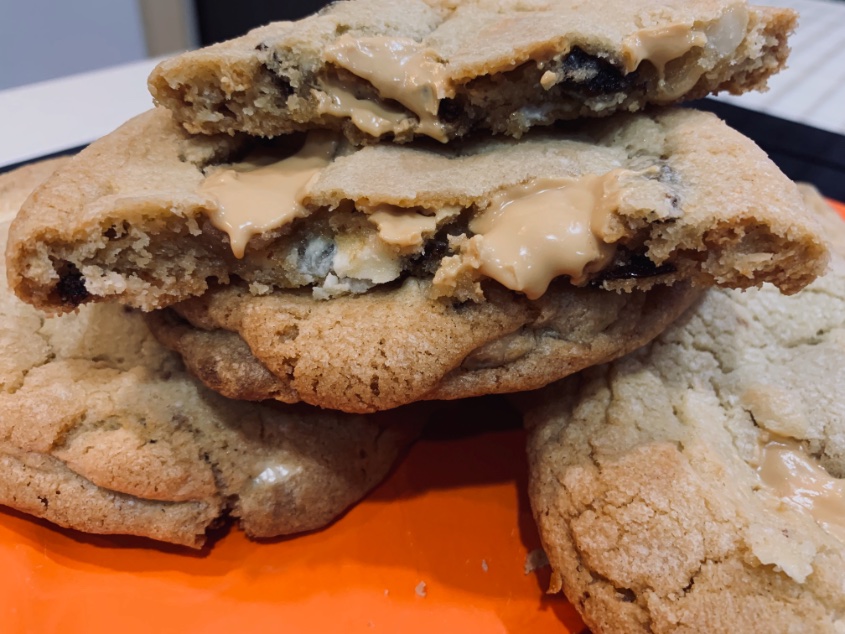 1/ New this week! (Deep breath) Quarter Pound Golden Chocolate Chunk Macadamia Nut Cherry Cookie Not sure what Golden Chocolate is? Find out here. ➡️shop.castiron.me/marcenetmercan…