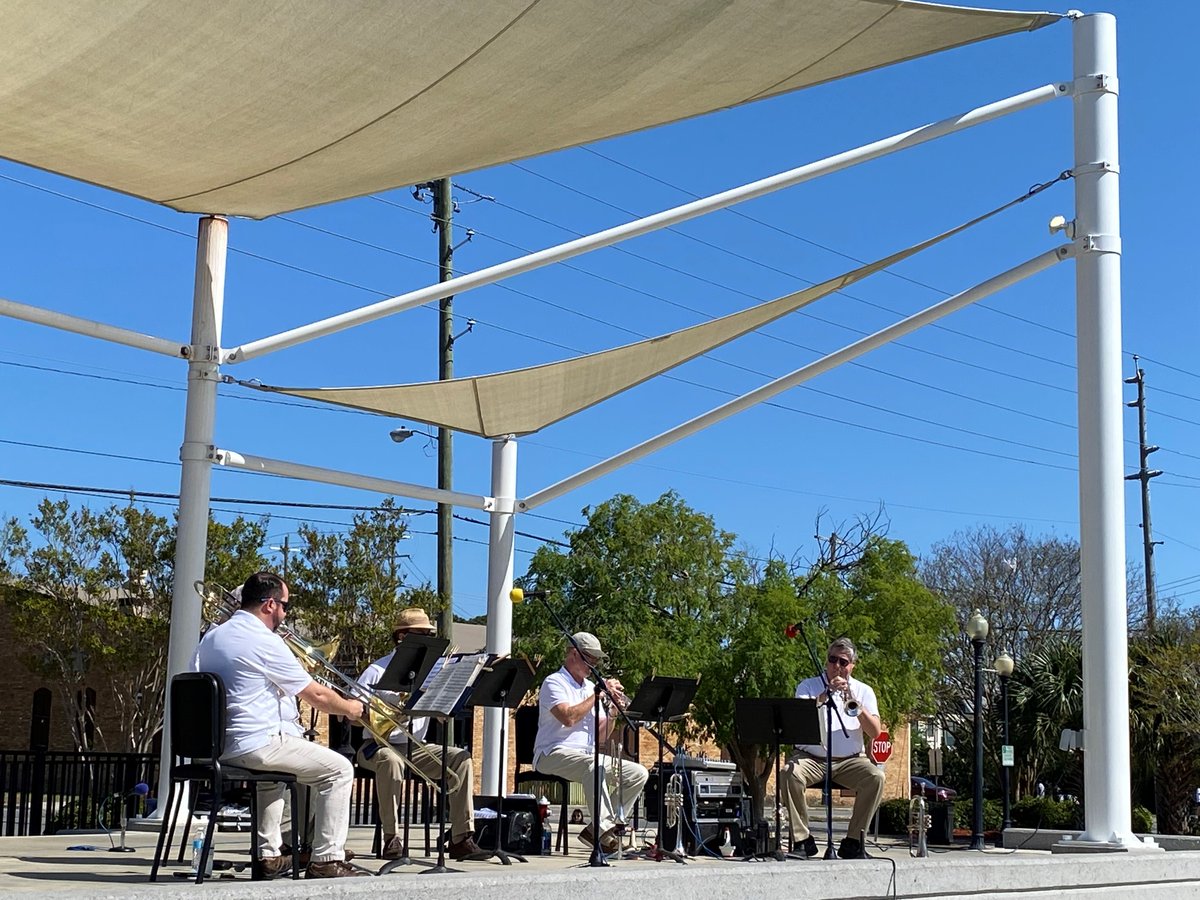 It was wonderful to see so many people enjoying the music and the weather at yesterday’s PSO in the Park concert! We are grateful for everyone who made the event possible, from the talented PSO brass musicians to Historic Pensacola and WUWF.
#downtownpensacola #vacationartfully
