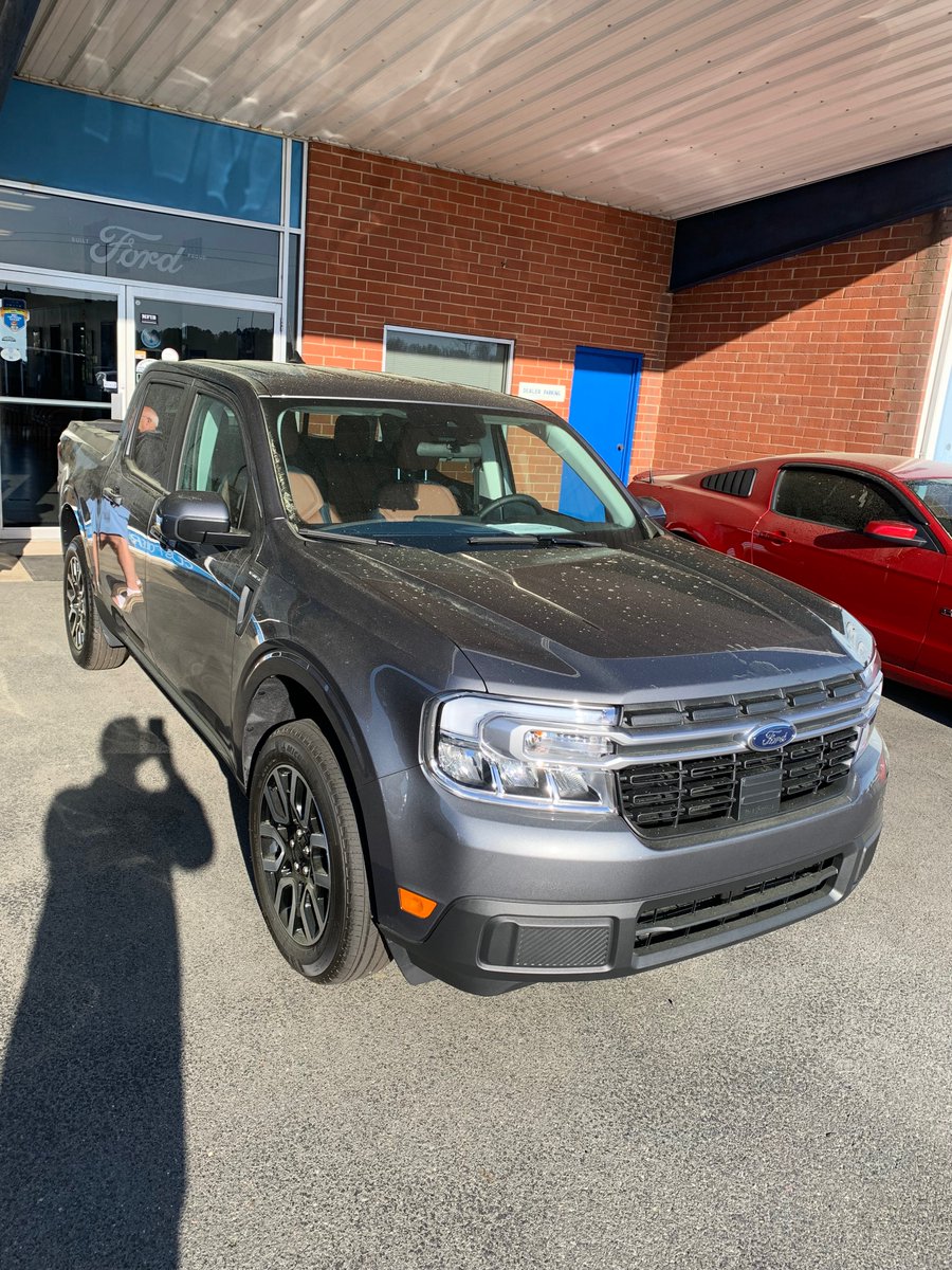 VGMusicProf's tweet image. Hey, @Ford, I picked up my Maverick order on Saturday. Great truck! Welford Harris Ford in Siler City, NC is a great dealership (Todd Oldham is an excellent salesman). Forgive the pollen, NC is brutal right now.