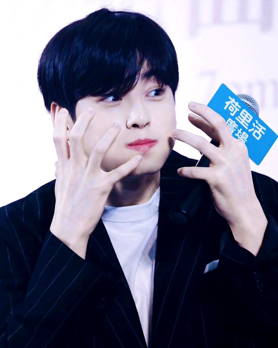 sunny_eunu330's tweet photo. #차은우 왜 이러는 걸까요??
 그래두 굴욕 1도 없는거닝🤣🤣
기여웡 미챠,,ㅋㅋㅋㅋ

장꾸 울으누 마무리는 나로!!!ㅎㅎ💕
#은우야_고마워_사랑해 #차나잇 https://t.co/el7XAjrHNU