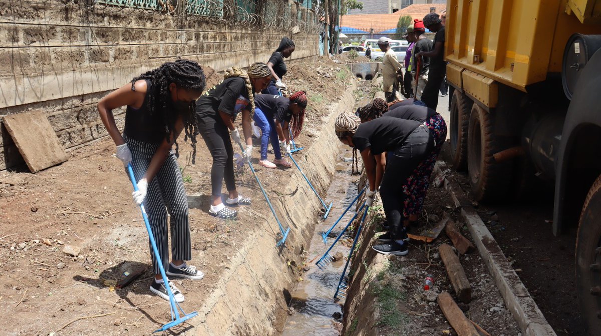 KenyaGirlGuides's tweet photo. KGGA 's #HerTheGreenAmbassador and #Yunitok in partnership with The Memorable Tree Foundation conducted a week long waste management campaign through environment cleanups🧹 ,tree planting🌳 and recycled plastics exhibitions ♻️ .

#ZeroplasticsKE #ForNature https://t.co/NQeu8M4DJE
