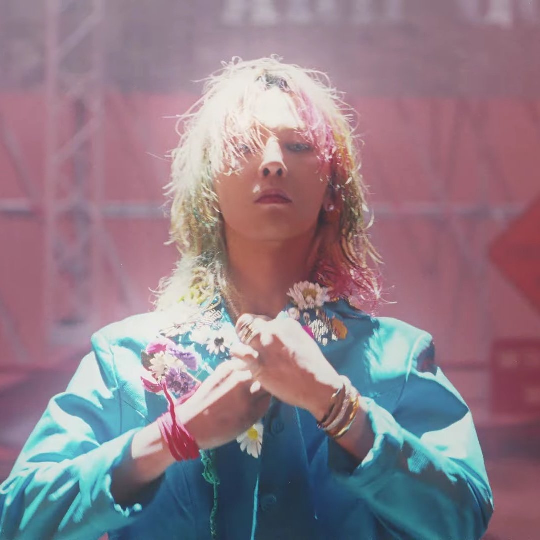 GDragon_Spain's tweet photo. THE KING IS BACK 권지용.
#BIGBANG_StillLife #BIGBANG #GDRAGON https://t.co/ZBi63Mc8tp
