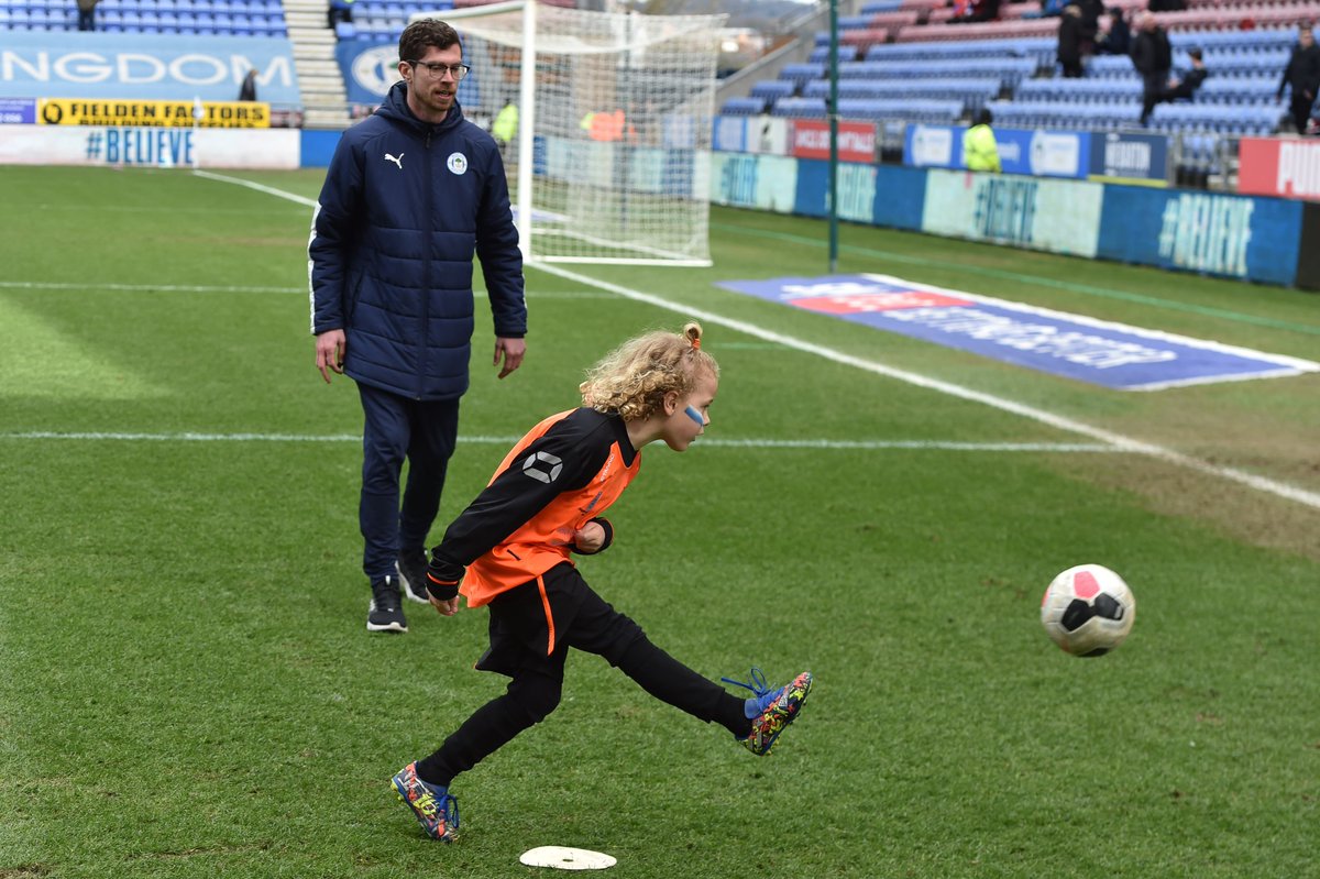 LaticsCommunity's tweet photo. 👋 We welcomed Leigh United U8s and Eastleigh Juniors U9s to Saturday's game as part of our matchday coaching experience!

As part of the day, youngsters enjoyed a training session with staff at Stadium Way and took penalties on the pitch at half time!

#wafc 🔵⚪️ https://t.co/En2qzQ8GBJ