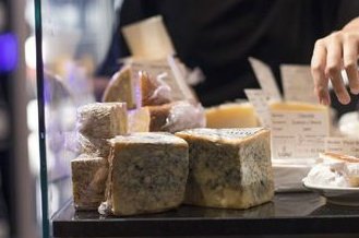 manuelgpascual's tweet photo. La Caníbal:  vinos naturales, las cervezas artesanas , quesos  y variedad de vermouth impresionantes en Madrid en #Lavapies #Argumosa

Altamente recomendable..🥂🍻 https://t.co/ouHTuCmlgk