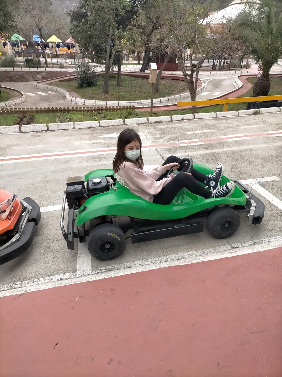 Escolapias_Val's tweet image. Nuestros alumnos y alumnas de 4⁰ de Primaria visitaron la semana pasada el Parque de Tráfico de Gilet. 🚦Allí aprendieron las normas de seguridad vial, el significado de las señales...

#parquedetráfico
#excursionescolar
#escolapiasvalencia
#yosoydeescolapiasvalencia