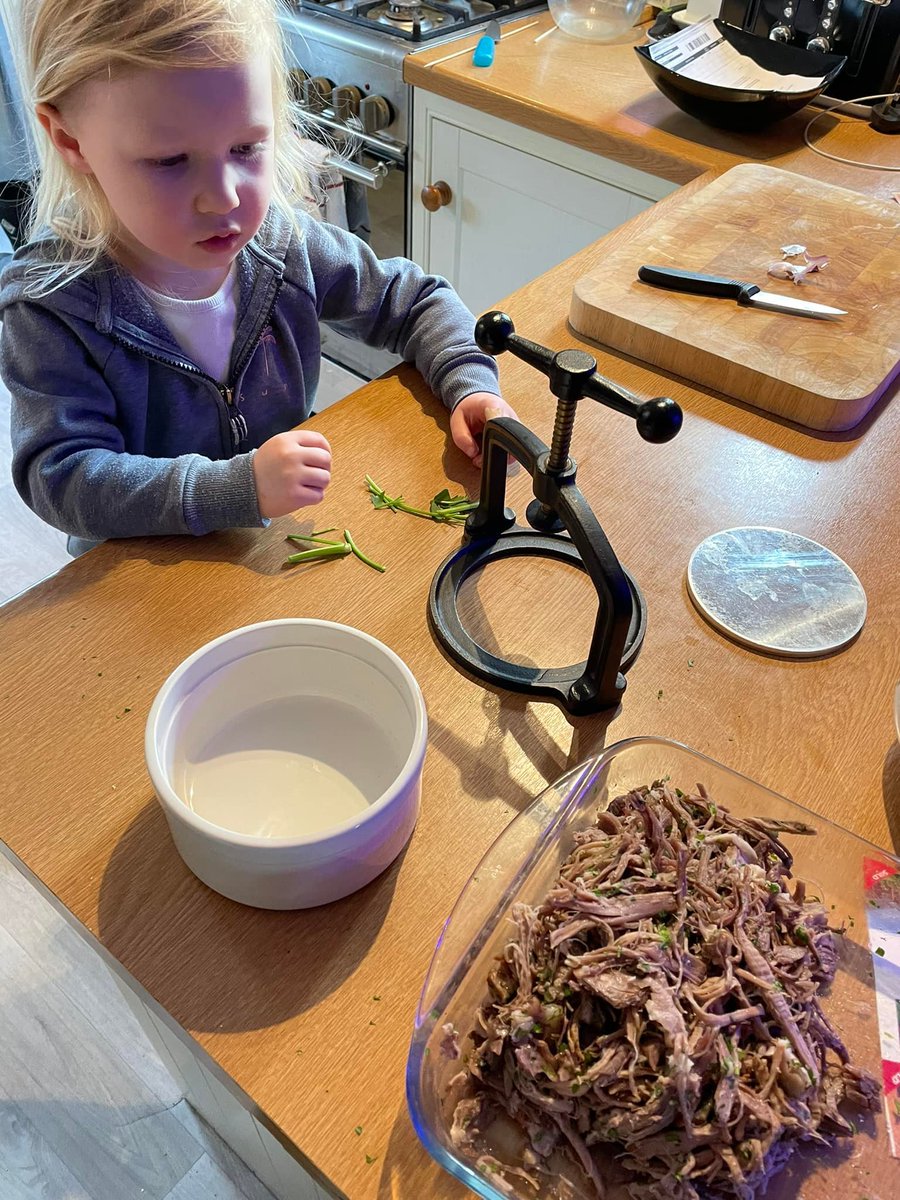 OxfordPig's tweet photo. Annabelle is super proud to have been awarded the Young Oxford Sandy and Black Helper of the Month.  Doing all the normal chores that a #OSBPig Keeper has to do Annabelle also gets stuck in with cooking - brawn.  She is also a fan of #OSBPGCharity Hoodie #awardwinning #pigfarming https://t.co/KAZUEc8oPr