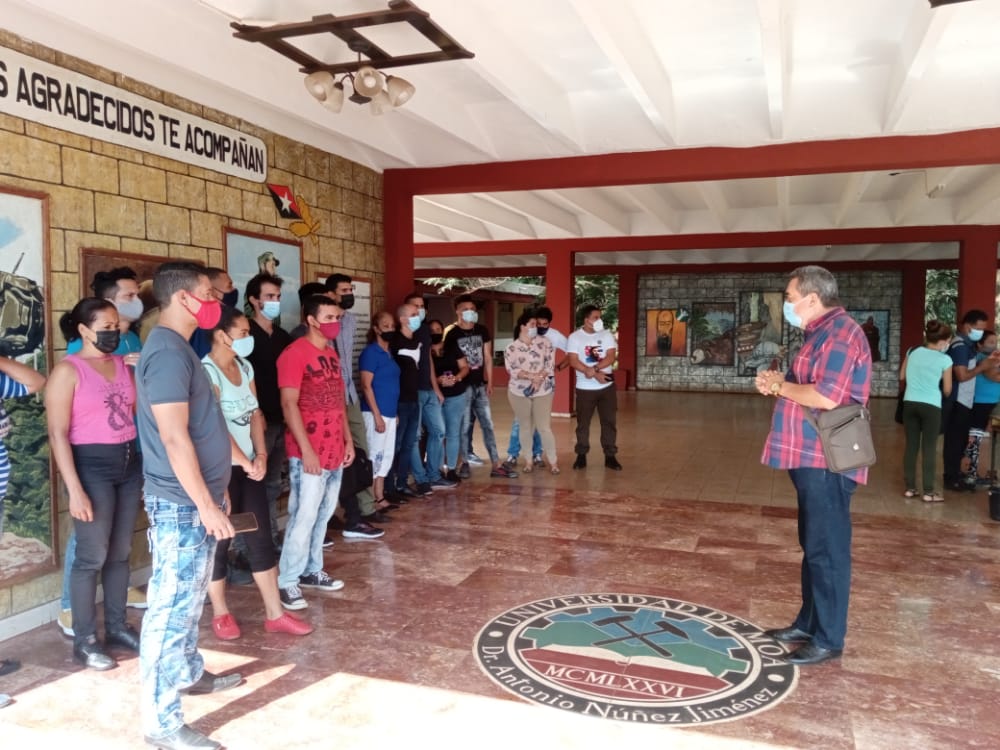 ReinierMoa's tweet photo. Nos sorprende la sesión sindical de vicerrectoría primera @UniversidadMoa con un asalto ,como parte de las actividades por el 60 aniversario de la UJC
 #VamosConTodo #ujc60años #UJCdeCuba #UJC
@columbie2019 @yurisley_valdes @aylinalvarezG @YailinRamos6 @Pedrito_de_Cuba https://t.co/PrPrch9x6B