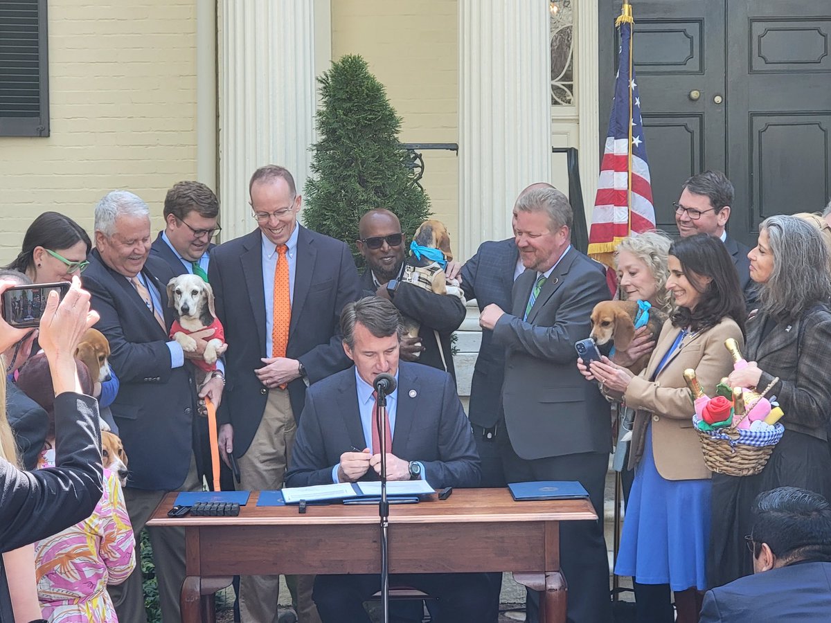 The beagle bills are signed! Great work ⁦<a href="/VirginiaBeagle/">Virginia Coalition for Beagle Protection (VCBP)</a>⁩ ⁦<a href="/peta/">PETA</a>⁩ ⁦<a href="/HumaneDominion/">Humane Dominion</a>⁩!