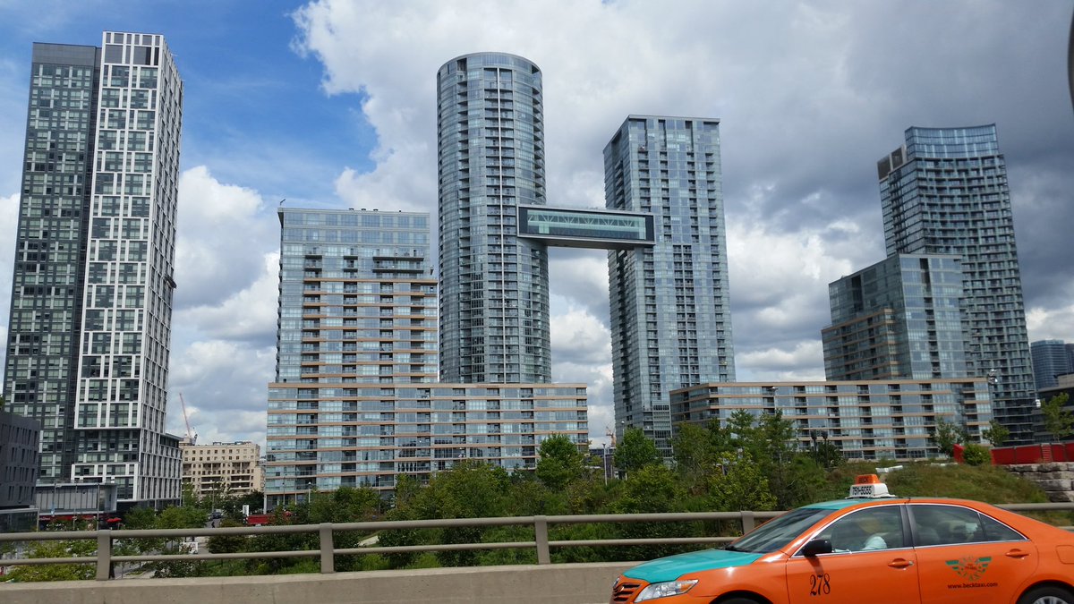 Jan_Jan_directs's tweet photo. @ericteichmiller  Toronto… I thought it looked like a city of Lego’s https://t.co/W8fmxpyEmi