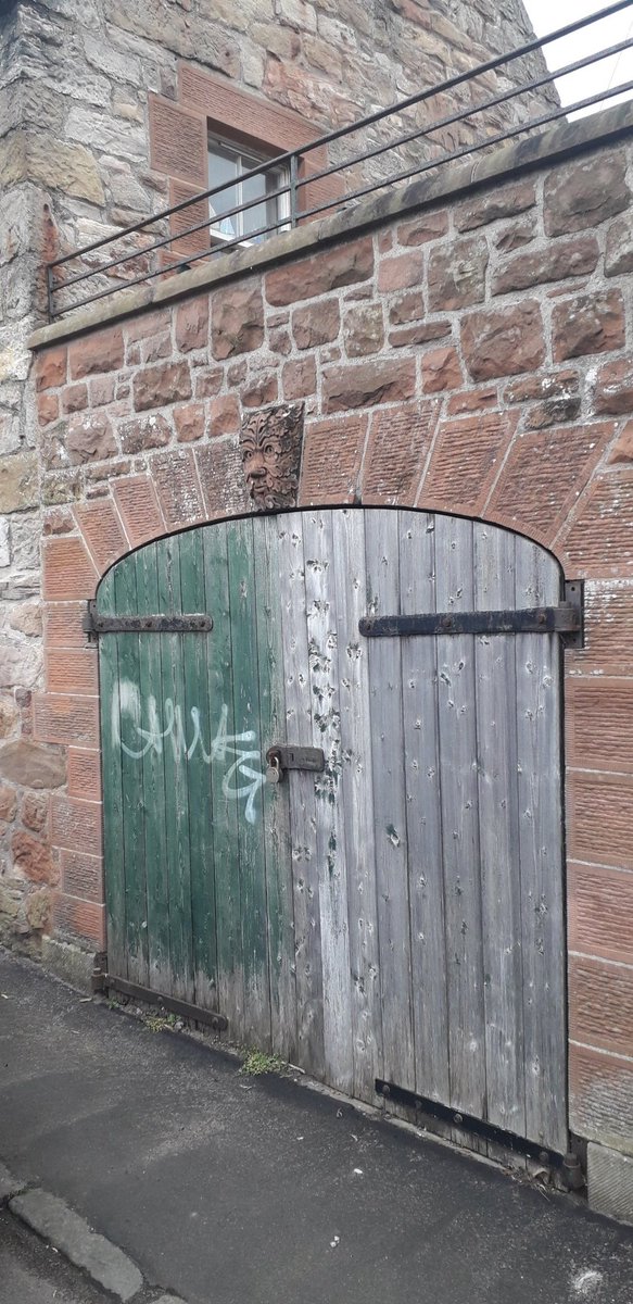 aljaroo1874's tweet photo. Spotted on my #Run down #ManseLane above a entrance gate in #PortSeton #EastLothian
#WarriorFace
#RunningMan https://t.co/gUoRmt7o7P