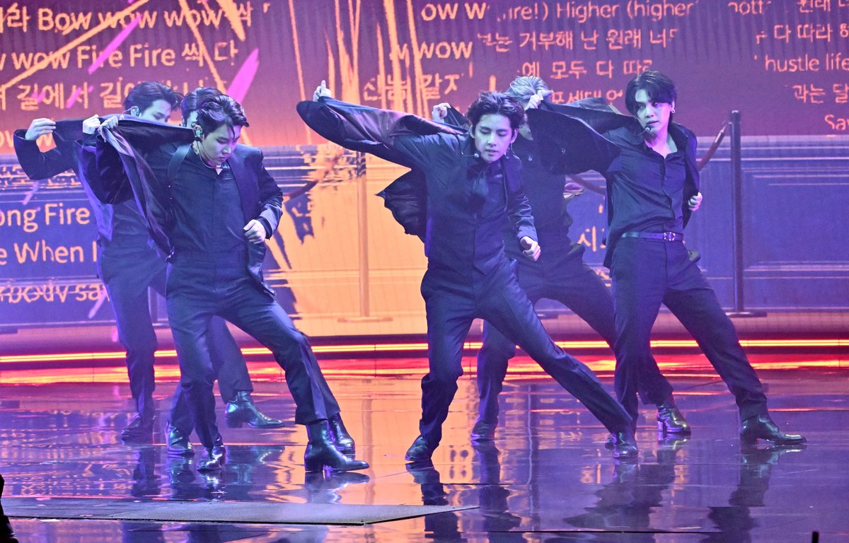 Such an iconic moment from last night's #Grammys! <a href="/bts_bighit/">BTS_official</a> 💛