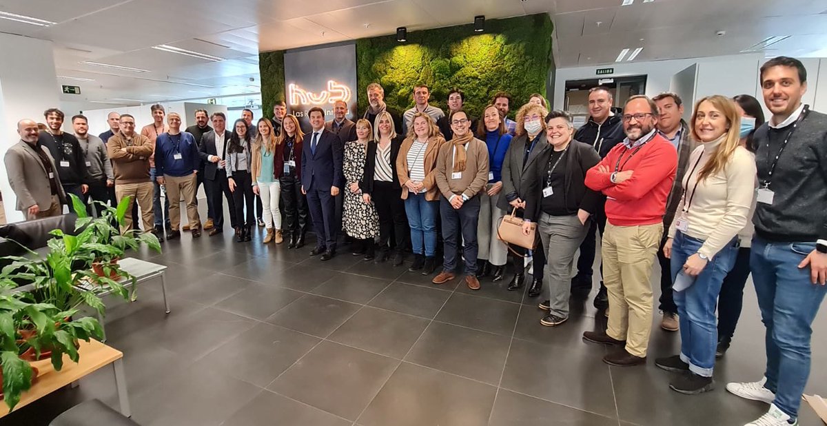 pablocarmenado's tweet photo. Pistoletazo de salida de @jdelauz a las oficinas de @LasRozasInnova que nos acogen desde hace unas semanas.
Talento, emprendimiento, compartir conocimiento y muchas ganas.
Gracias a todos #AlcanTeam #HubLasRozasInnova https://t.co/sT008EBOv4