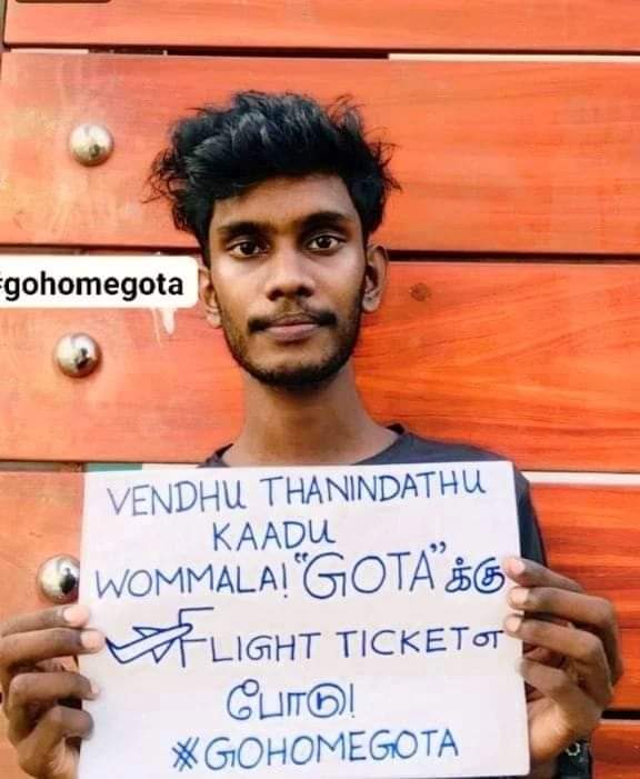 iam_Uzman's tweet photo. Protest in #SriLanka again President @GotabayaR &amp; rakapaksha Family

@SilambarasanTR_ #SilambarasanTR #GoHomeGota2022 #VendhuThanindhathuKaadu https://t.co/vQLXqSti9n