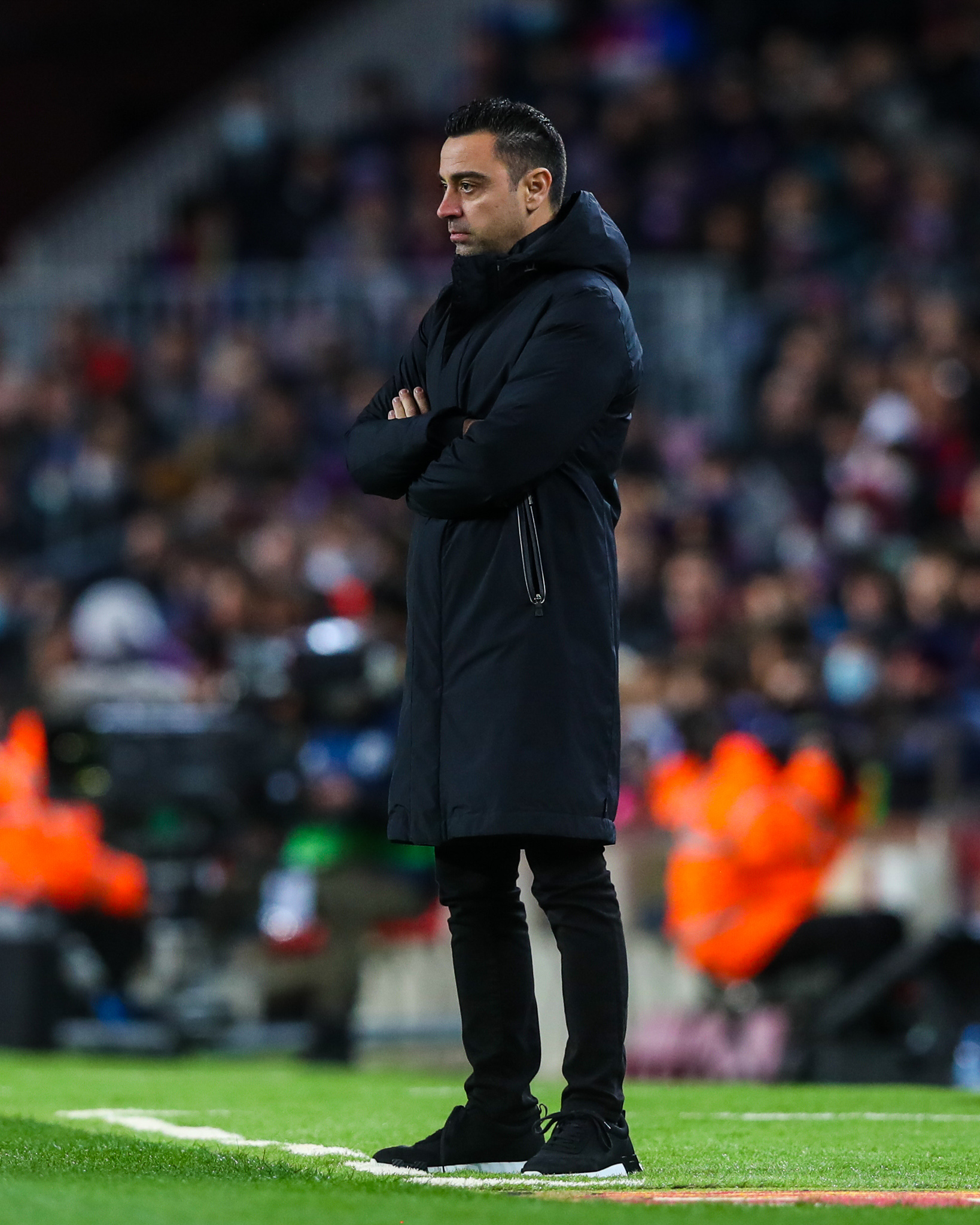 Xavi Kenardan Takımını İdare Ediyor
