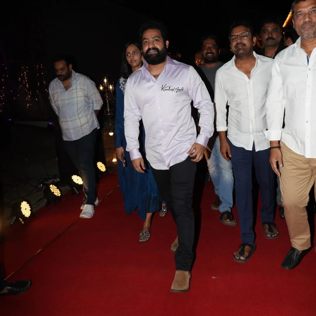 tarakarama999's tweet photo. Dosti π€ #jrntr arrived at #rrrsucessbash hosted by #Dilraju , sireesh @hanshithareddy @srivenkateswaracreations
In Hyderabad
#jrntrfans #KomaramBheemNTR https://t.co/9VwrWRT8m5