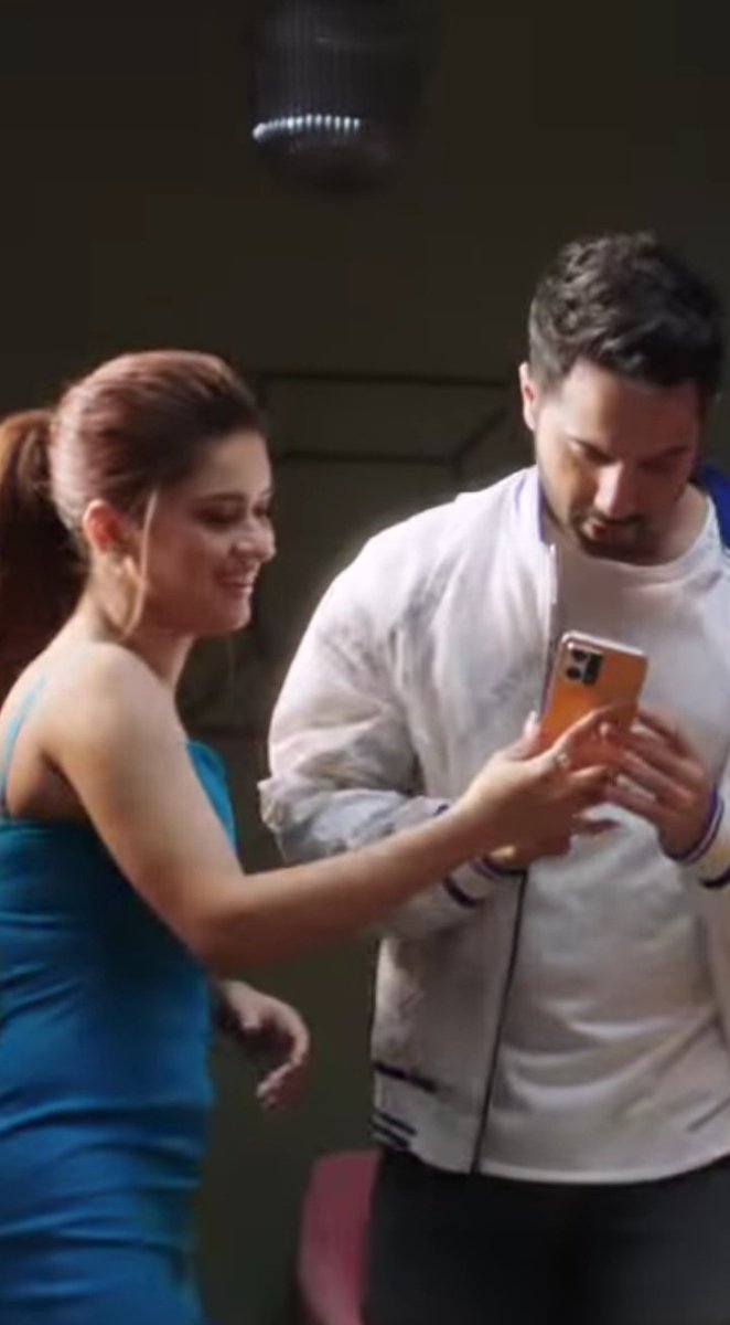 Shubhra_1309's tweet photo. Forever favs in one frame!!!!!!!!!!!!! 
🤩😍❤💖

#AvneetKaur #VarunDhawan #Oppo #AvRun https://t.co/IJ0ne8A5zN