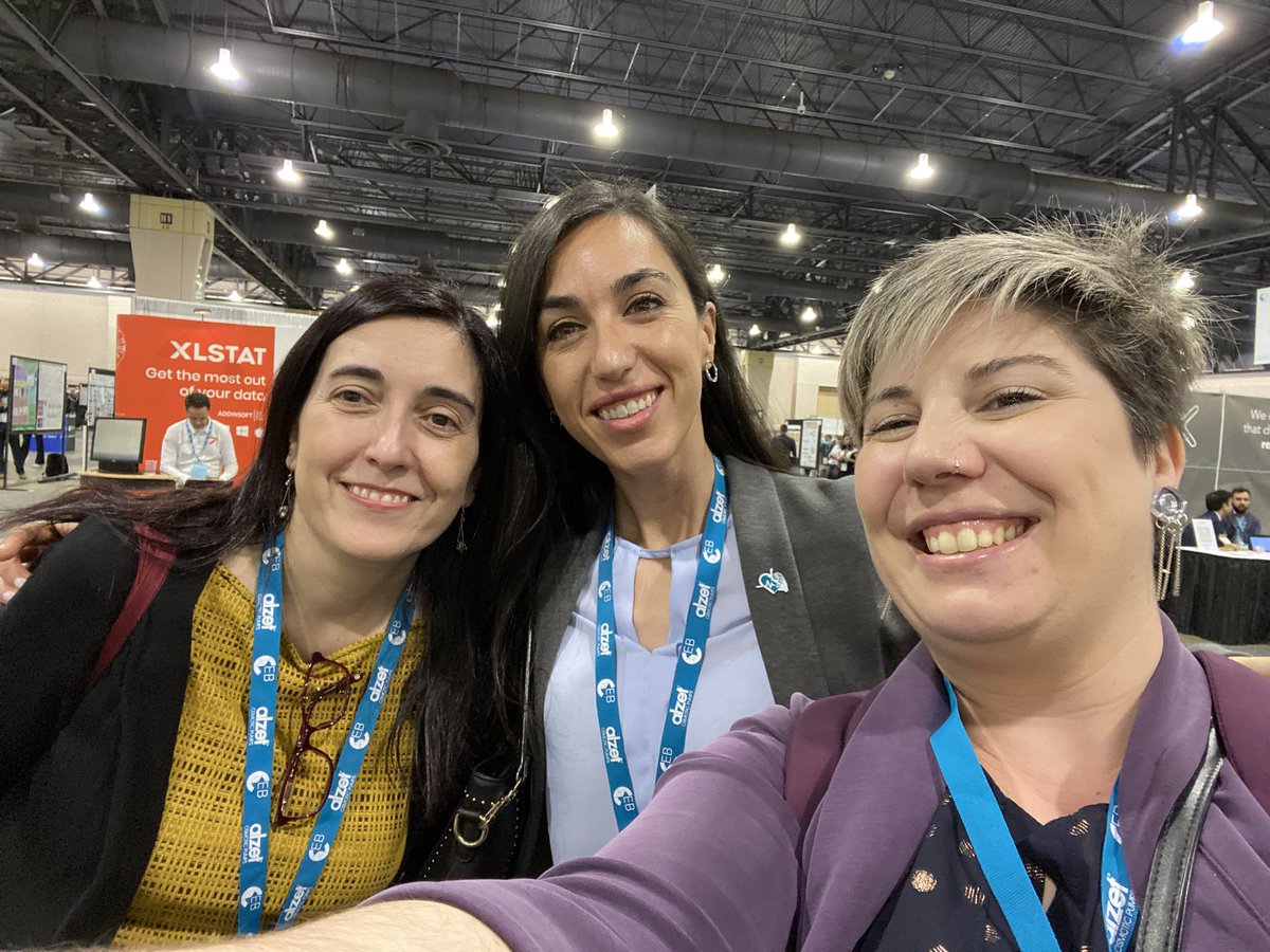 Half of the @IMFAHE #peermentoring circle together at @expbio #EB2022 ! Finally we meet in real life @Carmendemigue12 @Prodrmig