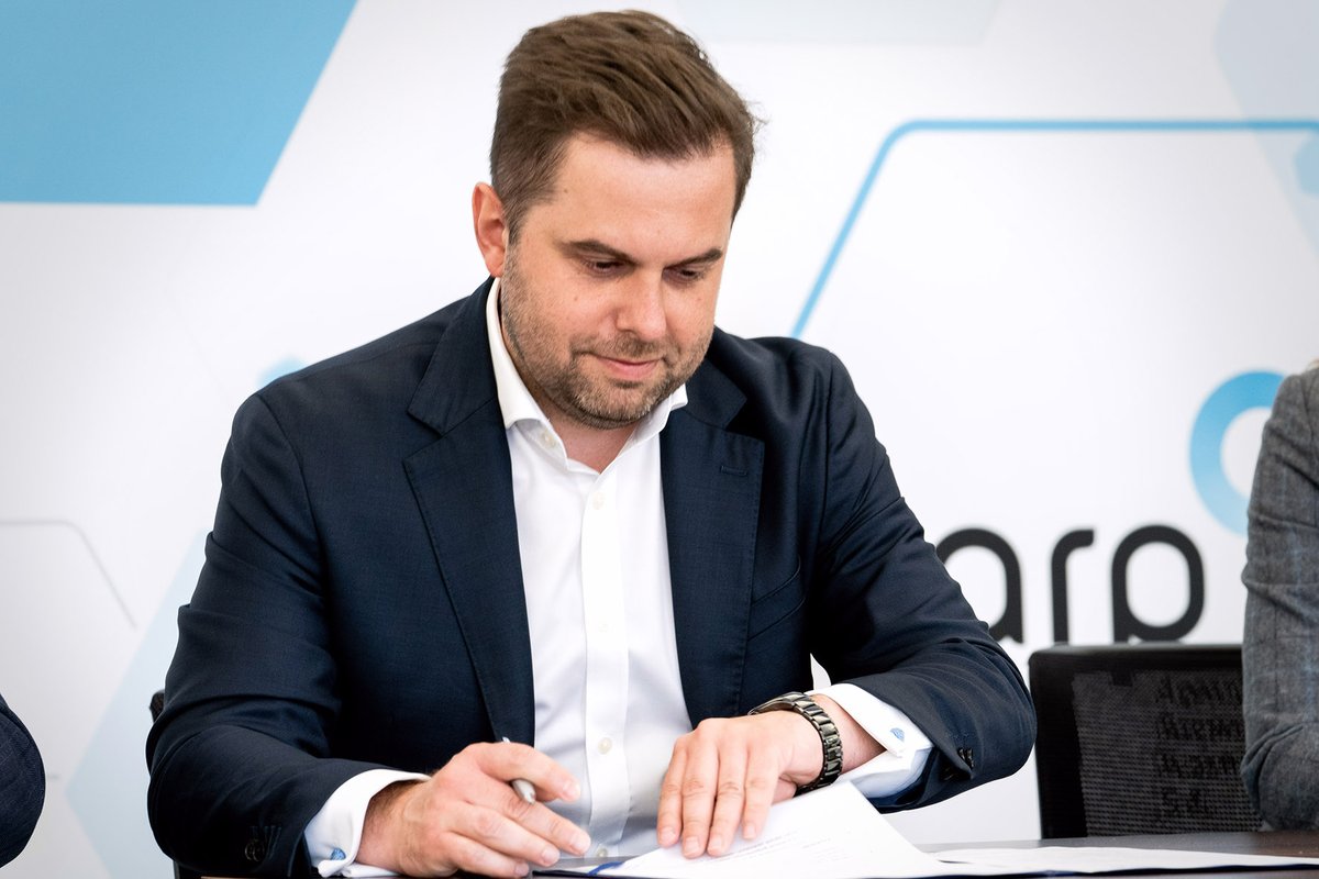 AgencjaRozwoju's tweet photo. 🤝 Razem z @KUKE_pl wspieramy przedsiębiorców, którzy mierzą się z wieloma wyzwaniami. 

✍🏻 Podpisaliśmy porozumienie o współpracy i będziemy oferować rozwiązania finansowe dla firm, by pomagać im w działaniach na rynkach międzynarodowych.

Szczegóły ⤵️
https://t.co/gYnp6uvMKB https://t.co/hSjW63SYvz
