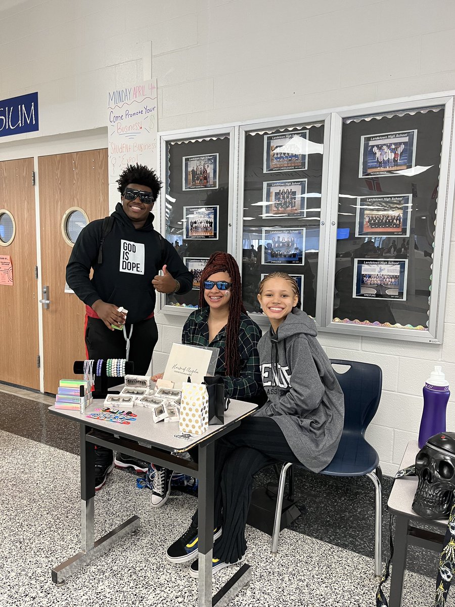 _LandstownDECA's tweet photo. Student Business Expo is a success! @LandstownEagles https://t.co/50oKxgdlWQ