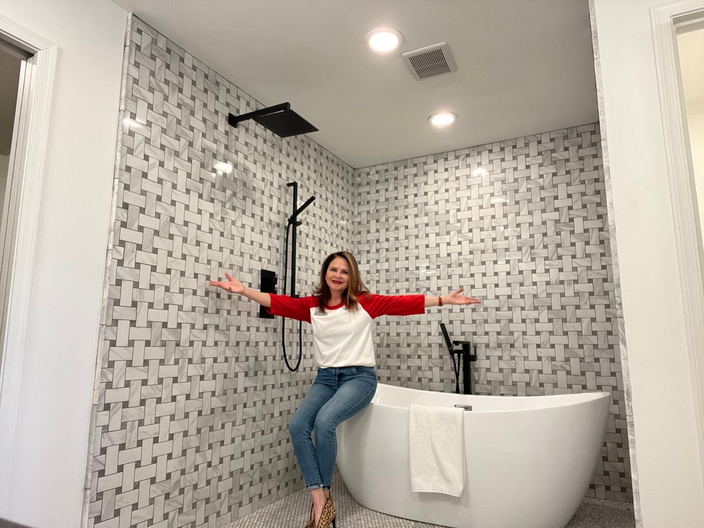 LuxePros's tweet photo. What would your ideal master bathroom include?! Comment below and let me know!! 

For this complete remodel, we went with a wet room! Love the sleek soaking tub. This bathroom is HOT and STEAMY!

#LuxeClientGroup #DuneierDesign #interior #interiors https://t.co/ijzNS8FbkW