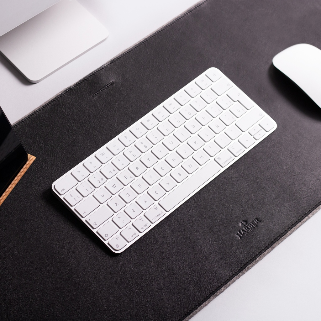 harberlondon's tweet photo. Leather Desk Mat | Protect your desk from scratches and elevate it to the next level 👌🏻
https://t.co/iTSBvQQCXb
#harberlondon
#homeofficedecor #leathergoods #apple #myoffice #workfromhome #developerslife #setupmotivation #setupstoday #technology https://t.co/KGaGJdvFDy