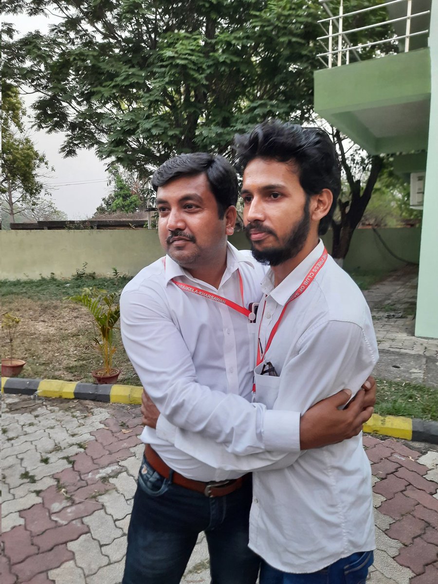 TPCSaraikela's tweet photo. द प्रेस क्लब ऑफ सरायकेला खरसावां के पहले स्थापना दिवस मौके पर कार्यक्रम की एक झलक।
@TPCSaraikela @DCseraikella @HindTantra @invbiharjkd @manmohan210 @ChampaiSoren @Ashishjha_baba https://t.co/MfIlbMJte0
