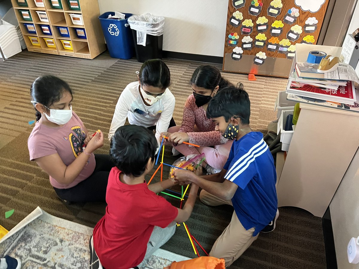 What’s a better way to start ur day than w/ play?! Starting w/ assignments as soon as u walk in the door can make for a stressful morning, so my class loves this soft start option. I think I even see a few architect in the making👷🏾‍♀️👷🏽‍♂️ <a href="/LiscanoElem/">Liscano Elementary School</a> #liscanoproud