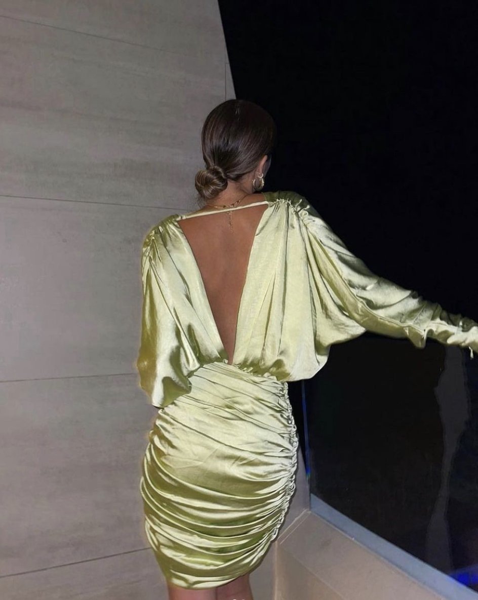 MIMIILondon's tweet photo. Same luxurious quality, brand new price 💸 have you seen our new prices online? Search “Satin Batwing Mini Dress” online to shop 🛒 https://t.co/ianKSTE9qJ