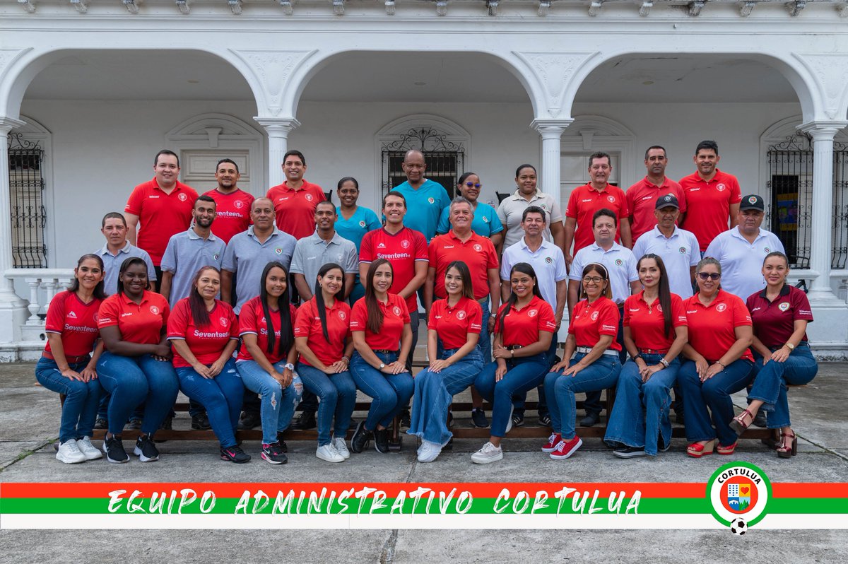 oscarmartanp's tweet photo. Familia #Corazón ❤️💚🤍 @cortuluaoficial  👠🥾⚽️ 2022 https://t.co/KcwHJBzzRN