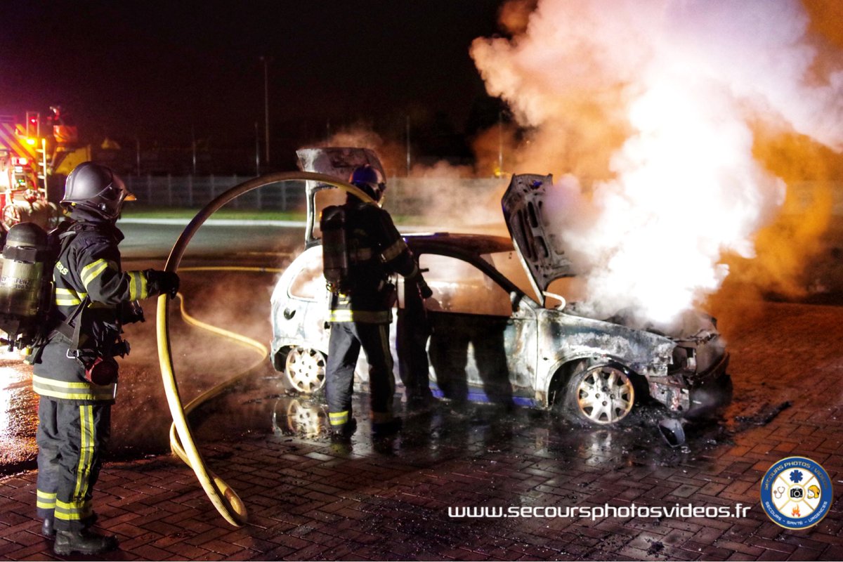 SecoursPhotos's tweet photo. Feu de voiture. https://t.co/dm50OXcbYa