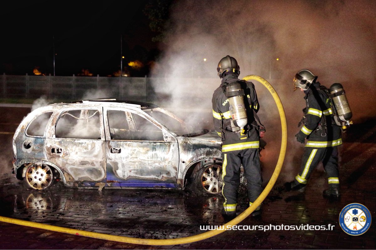 SecoursPhotos's tweet photo. Feu de voiture. https://t.co/dm50OXcbYa