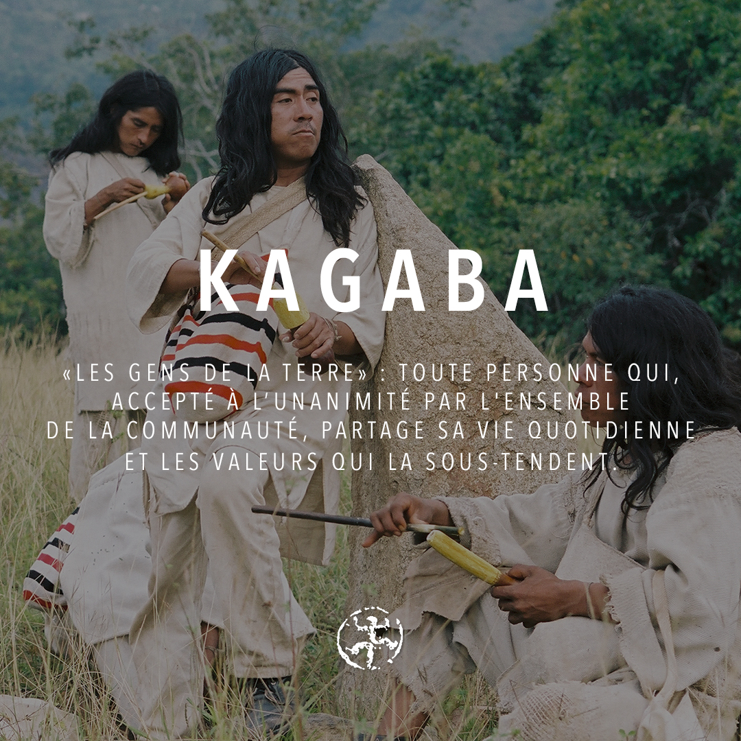 Entre eux, les Kogis se nomment les Kagabas. 
"La société multimillénaire Kagabas, "peuple premier", est plus connue sous le nom d'"Indiens Kogis". 

Source : « Le choix du vivant. 9 Principes pour manager et vivre en harmonie. », Marie-Hélène Straus, Éric Julien,  2018.