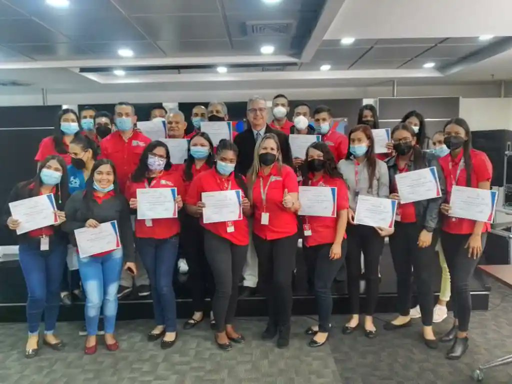 bcodeltesoro's tweet photo. #NoticiasBT #BlogBT | Trabajadores del Banco del Tesoro recibieron taller para reforzar atención al cliente 👍

Para continuar leyendo esta información, ingresa en el siguiente enlace: https://t.co/HJQUINZQTe

#SomosBT #GestiónBT https://t.co/565QqJ7mtR