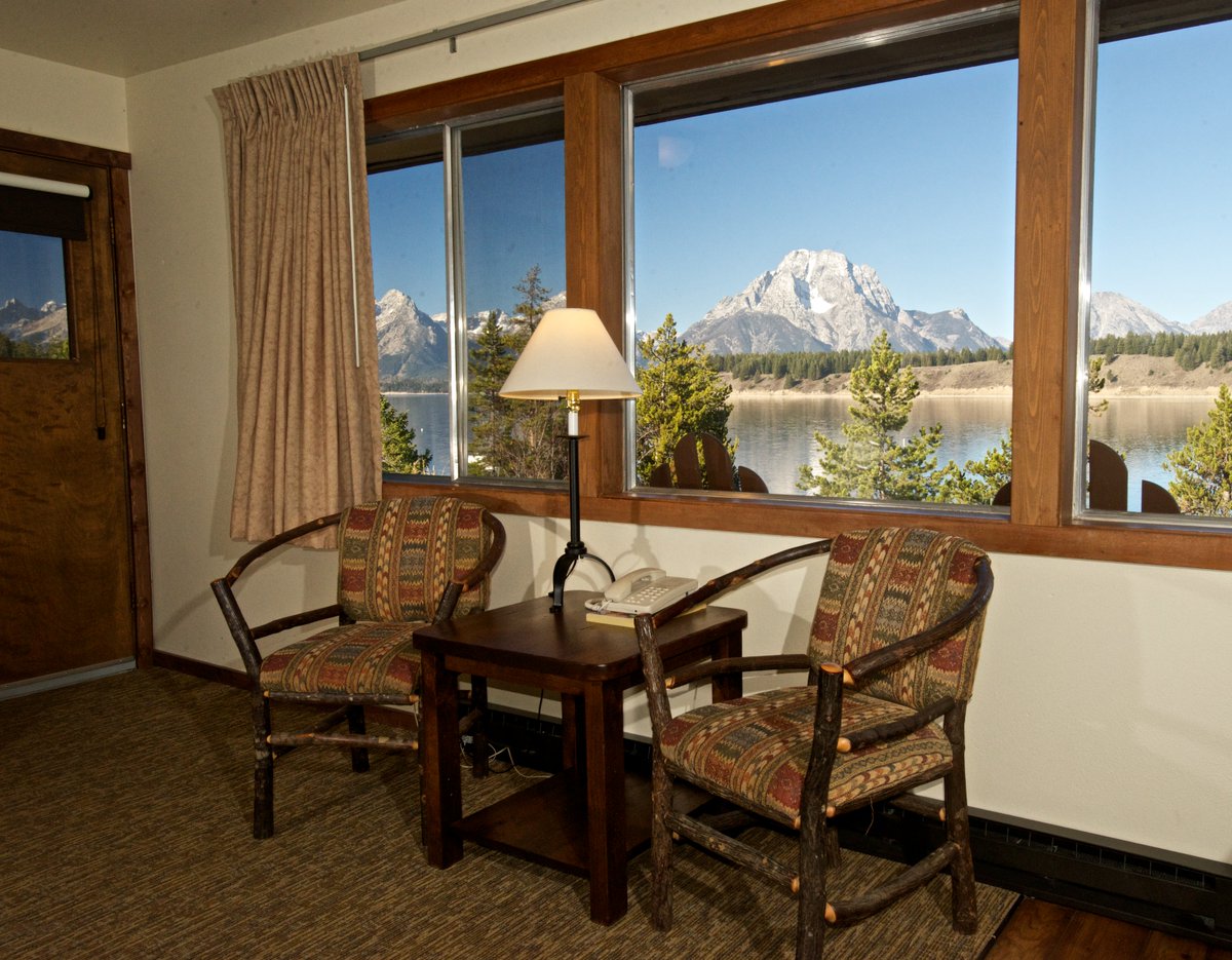 TRAVELFOREVERrd's tweet photo. A "Room with a View" - that is what you will get when you stay with us at SIGNAL MOUNTAIN LODGE!  The lodge will open on May 13, 2022.  https://t.co/V2LQ8HGoOD #wyoming #grandteton #nationalpark #scenery #vacation #adventure #roomwithaview https://t.co/QYRhHZNIea