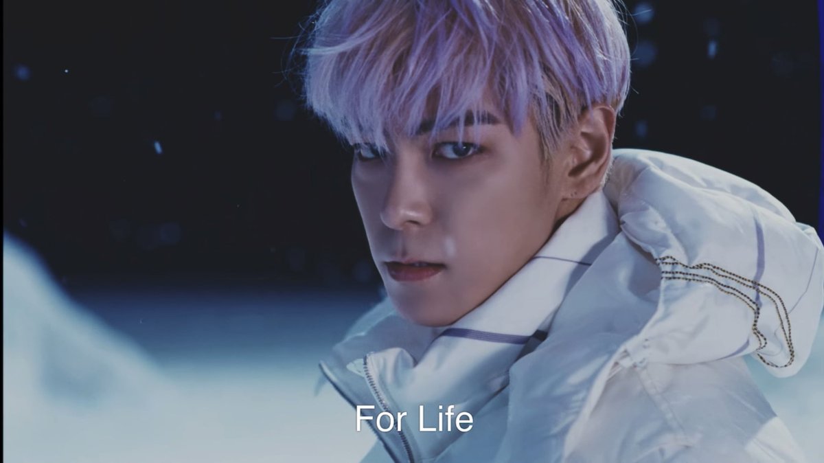 panesa03's tweet photo. テバ😭😭😭おかえりBIGBANG👋🏼歌詞の理解がまだ分からないけど美声でいい曲だ❤️🔥椅子が4脚、花が4輪だったり意味深だけど最後に5本線😭泣かせにきてるタプの世界観宇宙で🐰💥#BIGBANG_StillLife #BIGBANG #vipj https://t.co/DxmmLgYARv