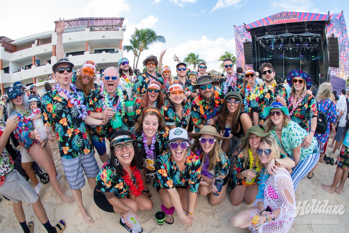 Holidaze tweet media