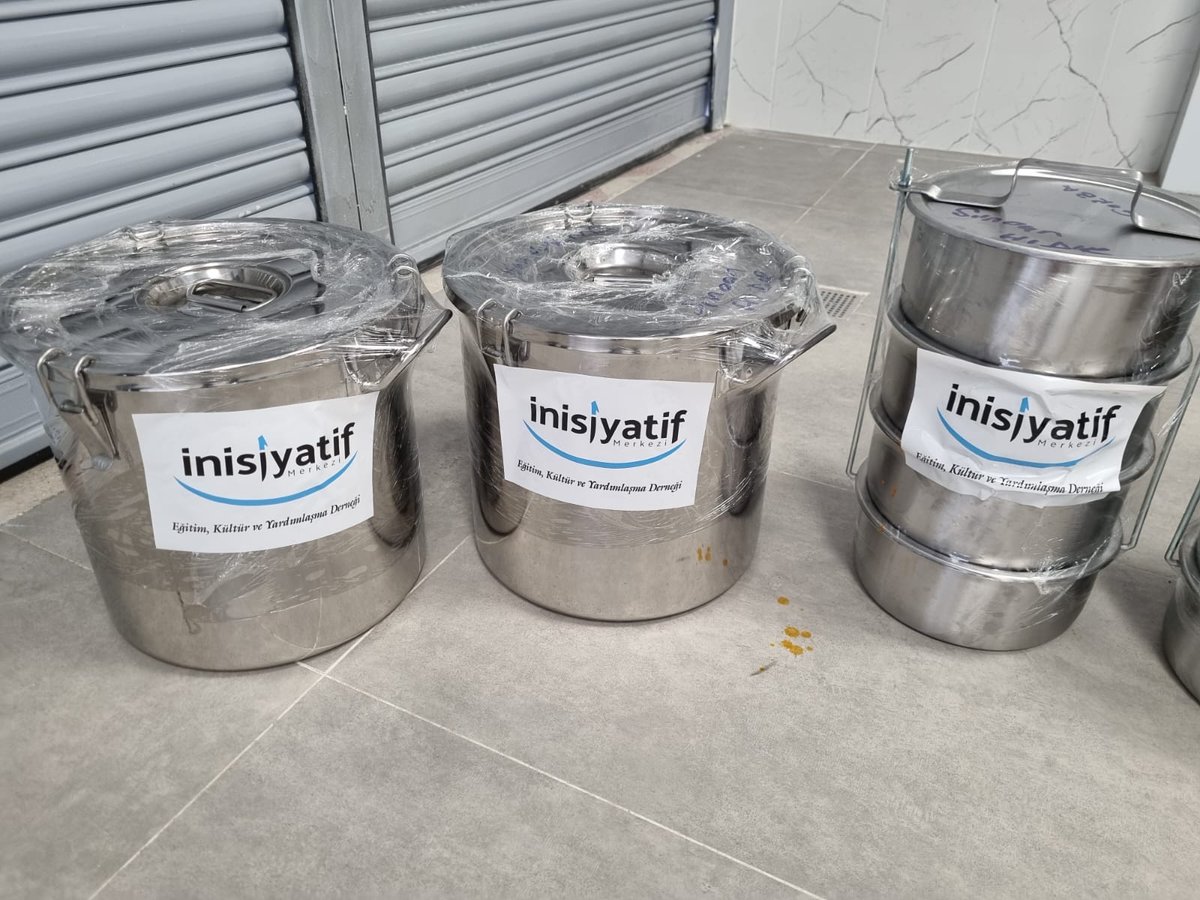 inisiyatifmerkz's tweet photo. Açın kapıyı, biz geldik!

Yoksul sofralara ve insanımıza kavuşmak için, #BizVarız... https://t.co/BBqwulFcdk