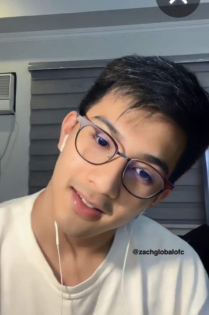 ZachGlobalOFC's tweet photo. Here's some screencaps of @zachrguerrero from his solo livestream tonight. Thank you to those who went to his stream and dropped virtual gifts. Thank you 😊

📸 Cto. @ZachGlobalTG 

#ZachGuerrero #ZachGlobalOfficial https://t.co/kO2llBSzKd