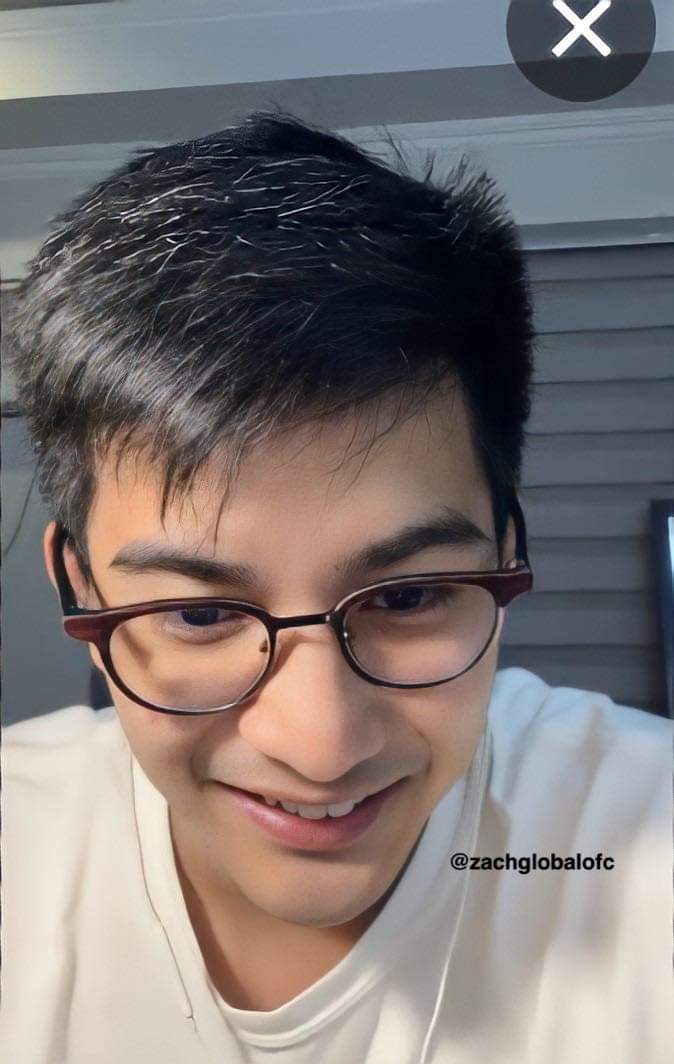 ZachGlobalOFC's tweet photo. Here's some screencaps of @zachrguerrero from his solo livestream tonight. Thank you to those who went to his stream and dropped virtual gifts. Thank you 😊

📸 Cto. @ZachGlobalTG 

#ZachGuerrero #ZachGlobalOfficial https://t.co/kO2llBSzKd