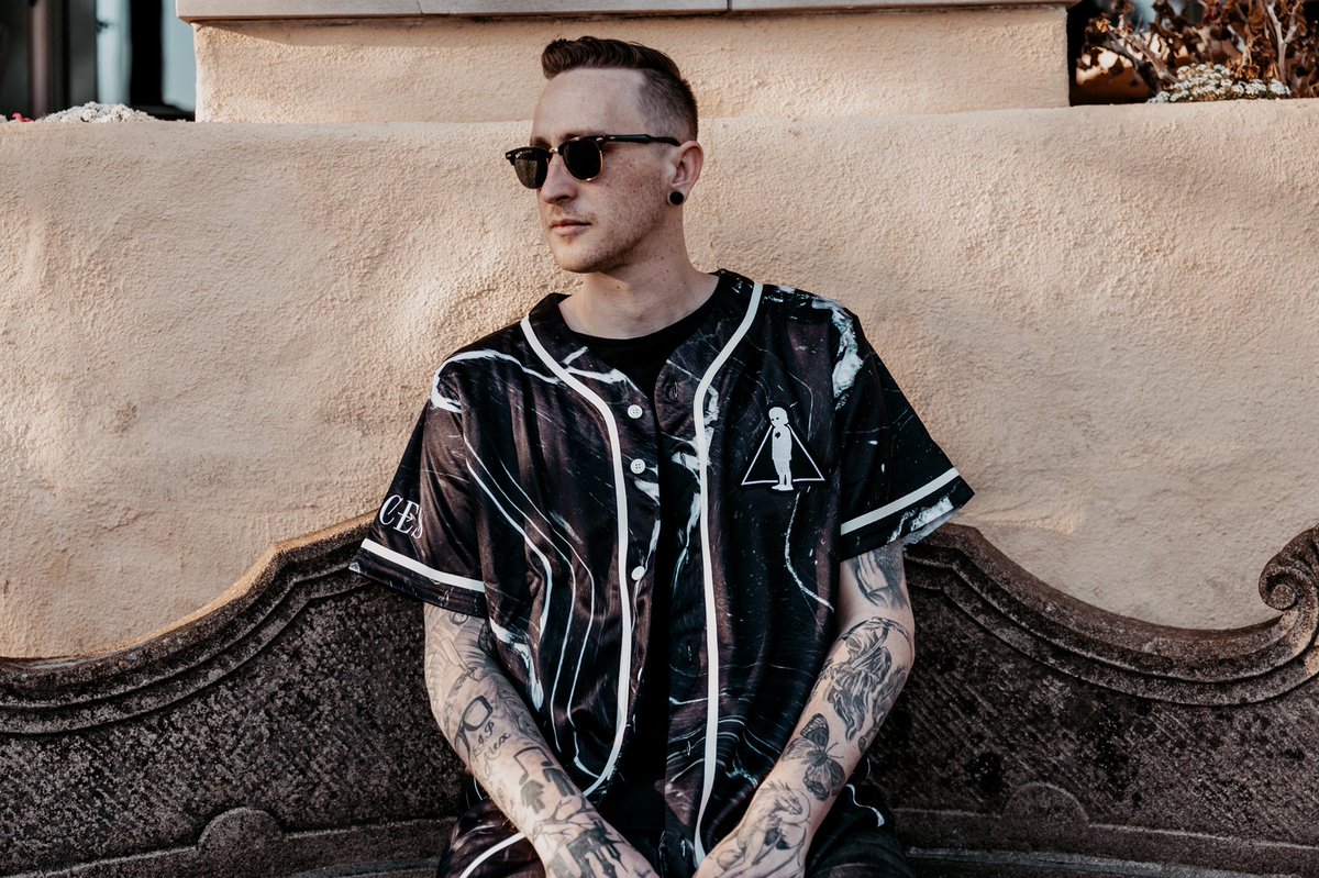 williamblackofc's tweet photo. Tour Jersey &amp; Ticket giveaway!
Just Like, RT &amp; comment the show you want to go to with friend you’d want to bring. ☺️ https://t.co/up100yzDOW