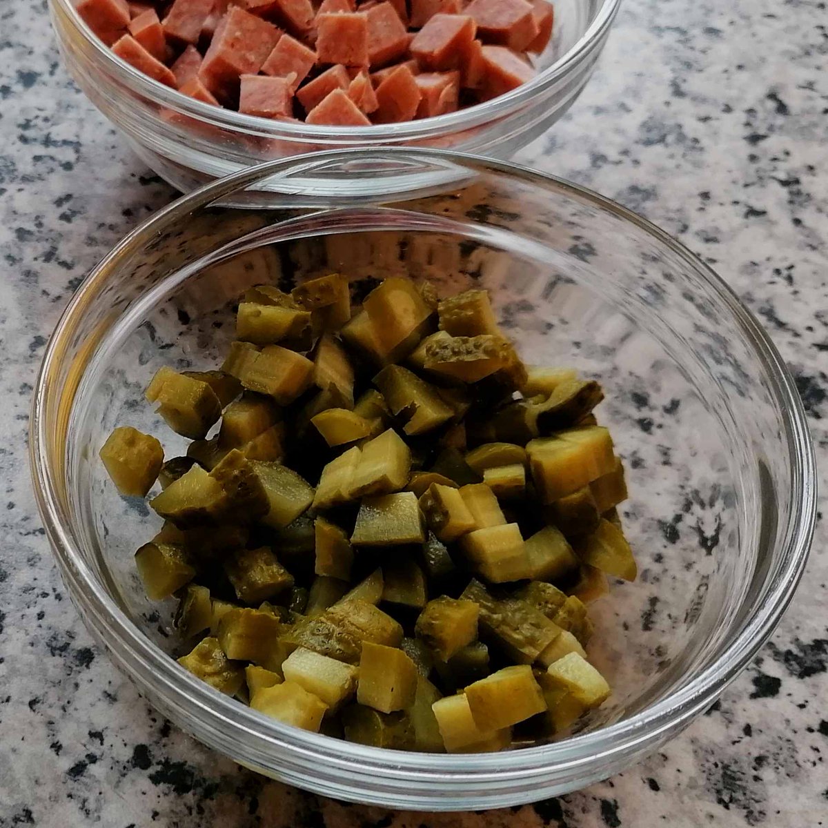 MikeKocht's tweet photo. Weil noch kühl draußen ist: Klassisches #Beisl (#Kneipen) #Twooking
#Erdäpfelgulasch (#Kartoffelgulasch) diesmal als #Löffelgericht
Alles schön fein geschnitten
So lieben es sogar - nicht zu heftig gewürzt - die ganz Kleinen.
#Opakocht eben auch für die!
https://t.co/pNCC2heYwh https://t.co/Zzhbqzsg9T