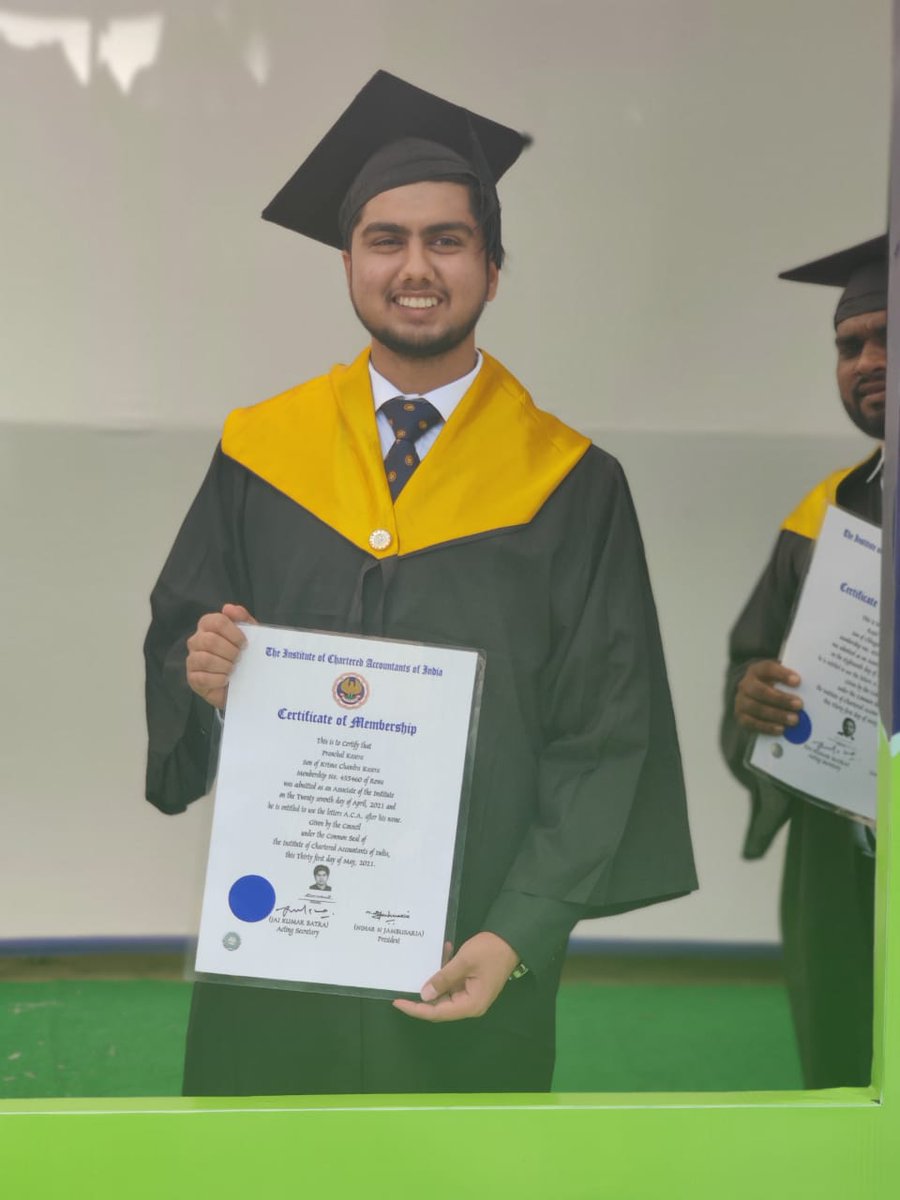 Pranchal_'s tweet photo. Waited so long for this moment 😊😊

#Convocation #icai https://t.co/jsKLki75Er